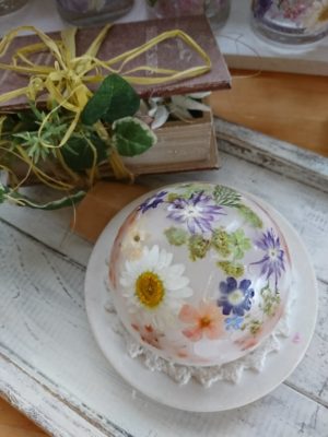スノーポールの押し花を使ったキャンドル　